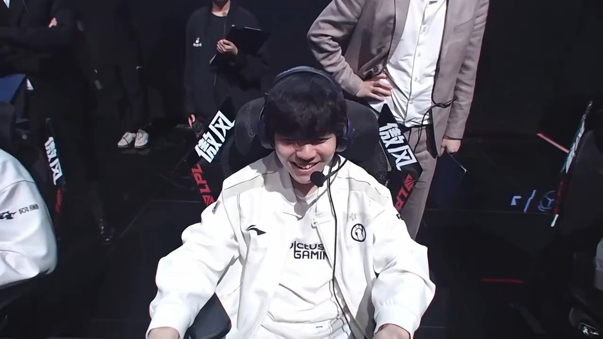 J9-Rookie在DWG比赛中最后时刻胜出，刷新纪录引发热议！