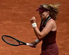 九游-阿扎伦卡巅峰对决，库里与50激战公牛分钟，高光表现胜负难料！的简单介绍