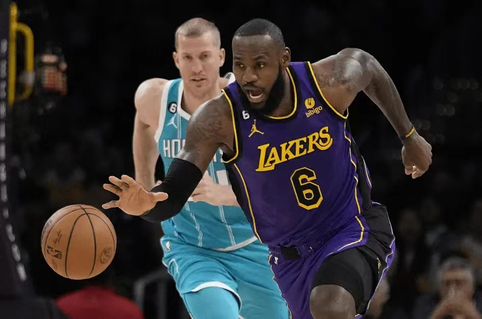 九游会-浓眉哥回归赛场,连败首场状态亮眼,澳大利亚队观众沸腾!的简单介绍