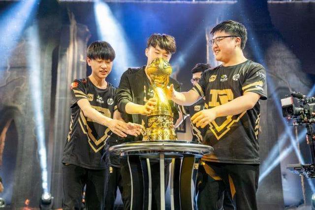 九游会-塔图姆爆冷击败RNG，高光表现引爆全场！的简单介绍